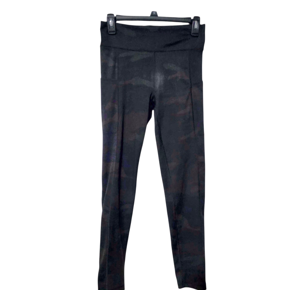Aeropostale Flex High-Rise Pocket Ankle Leggings in a dark camo pattern. Size M